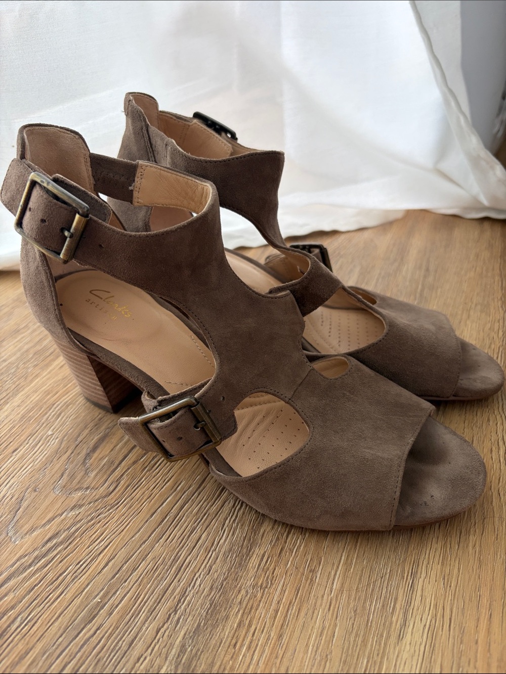 Clarks || Deloria Kay ankle strap sandals in taupe